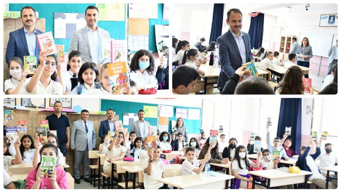 Mehmet Akif Ersoy Ortaokulu'nda 12.000 Kitap Projemizin Dağıtımı
