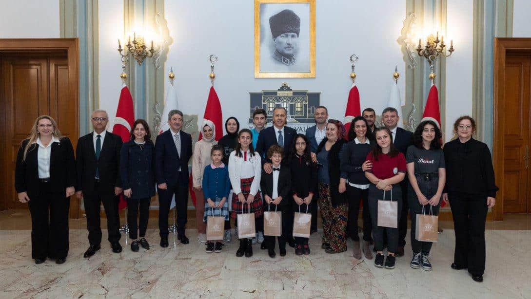 İstanbul Geneli Şiir Yarışmasında İTO Ortaokulu Öğrencimiz Bengü Nisa Turgut Dereceye Girdi