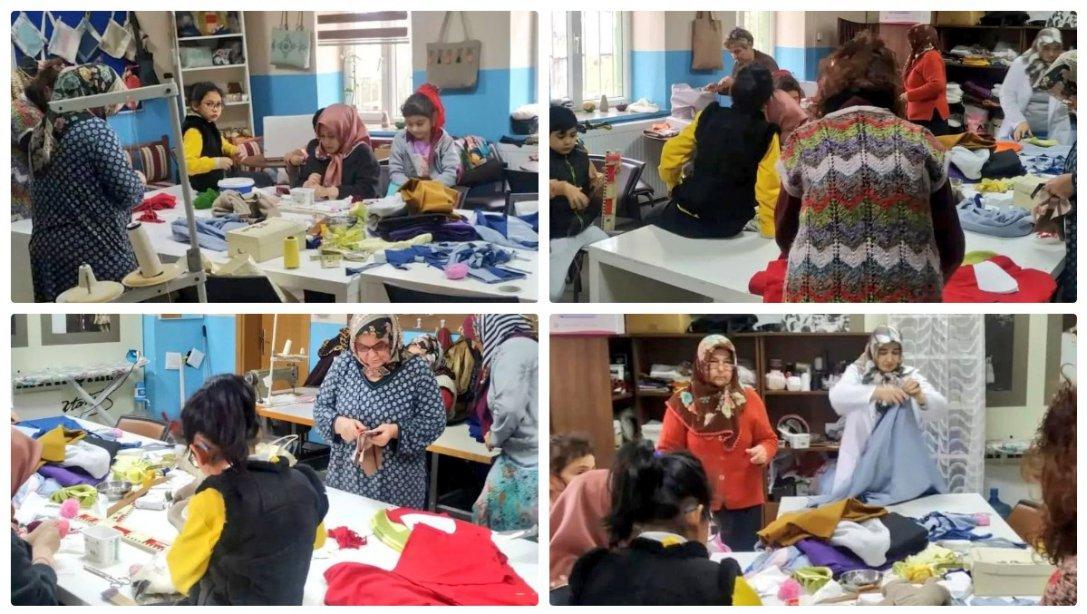 Köy Yaşam Merkezimizdeki Halk Eğitimi Kursumuzda Depremzedelerimiz İçin Kıyafetler Hazırlanıyor
